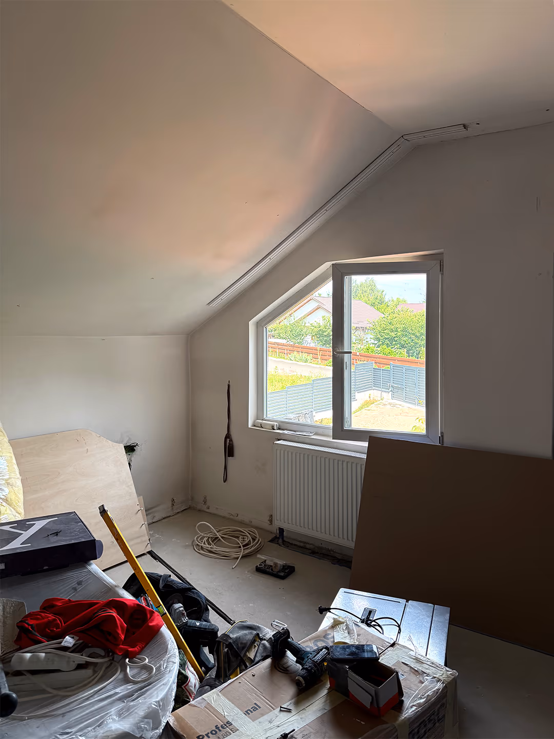 Zugrav Iași — Renovare casă etaj (Iași — Lunca Cetățuii) — înainte/după 2 — înainte
