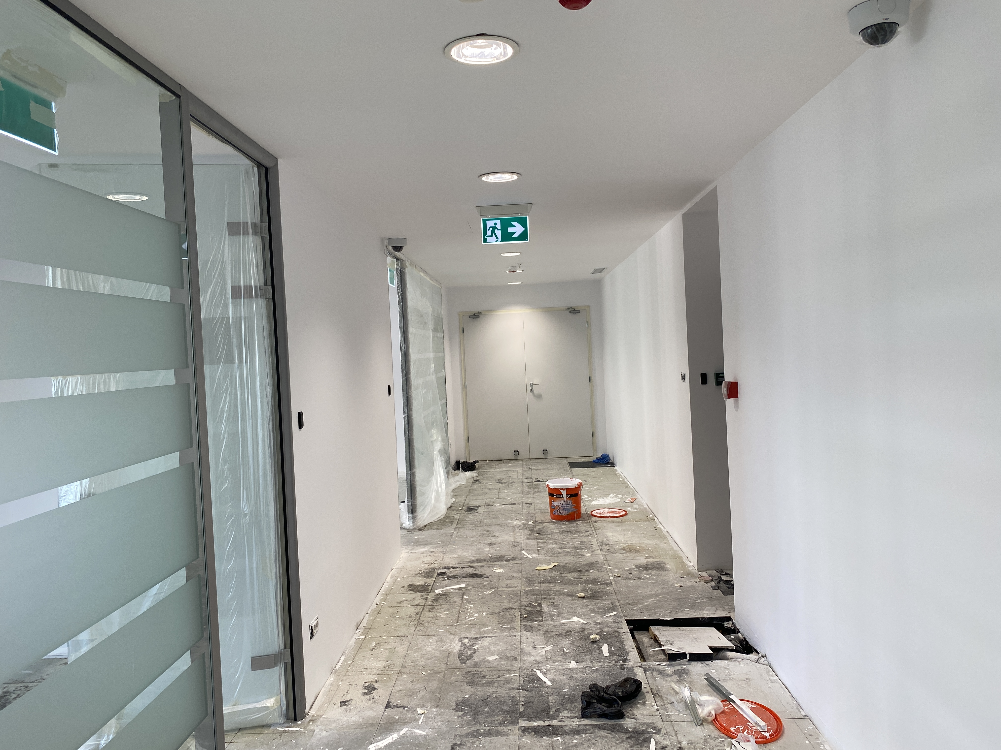Zugrav Iași — Renovare spațiu comercial, birou (Iași) — În timpul construcției 6